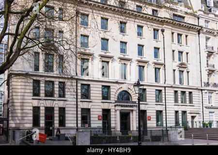 LSE Nuovo edificio accademico affacciati su Lincoln' s Inn campi, Londra, Inghilterra Foto Stock