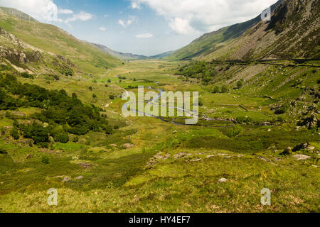 Vista di Nant Ffrancon Pass. Idwal Cottage, Parco Nazionale di Snowdonia, Gwynedd, Wales, Regno Unito. Foto Stock