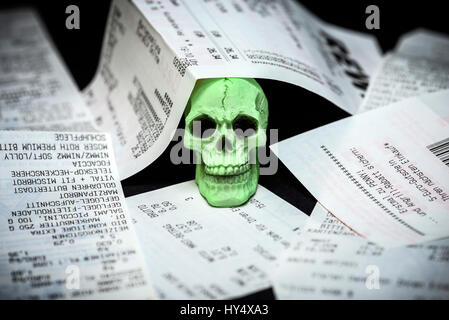 Ricevute e la morte di testa, pregiudizievoli del bisfenolo A Carta termica, Kassenbons und Totenkopf, schaedliches bisfenolo A Thermopapier Foto Stock