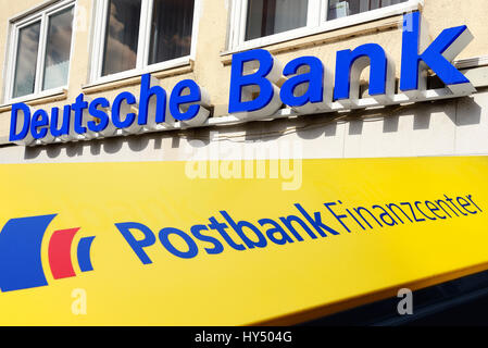 La banca tedesca si separa dalla banca postale, simbolico foto, Deutsche Bank trennt sich von der Postbank, Symbolfoto Foto Stock