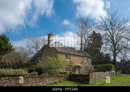 Il pittoresco Wyck Rissington villaggio in Cotswolds Foto Stock