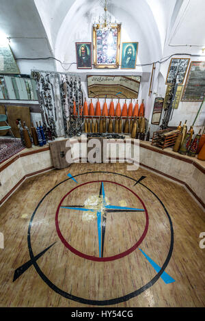 Arena ottagonale e cambio di formazione in Zoorkhaneh (casa di forza), tradizionale palestra in Yazd, la capitale della provincia di Yazd dell'Iran Foto Stock