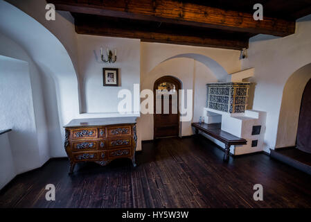 Camera nel Castello di Bran nei pressi di crusca, Romania, così chiamato 'Dracula Castello dell', casa di carattere del titolo in Bram Stoker's 'Dracula" nuovo Foto Stock