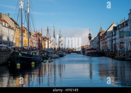 Splendida giornata di primavera a Nyhavn, Copenhagen, Danimarca Foto Stock