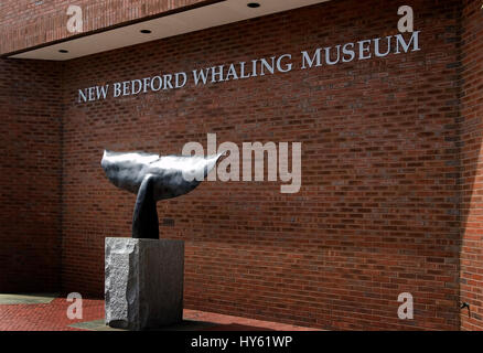 Il New Bedford Whaling Museum - New Bedford, Mass. Una scultura che adorna l'edificio Foto Stock