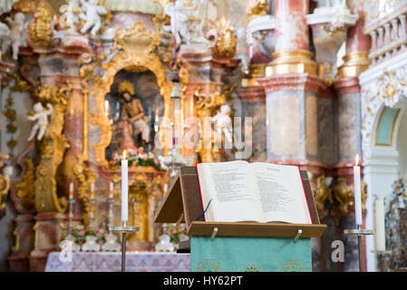 Steingaden, Germania - 5 Giugno 2016: Interno della chiesa del pellegrinaggio di Wies. Si tratta di un ovale chiesa rococò, progettato nel tardo 1740s da Dominikus Zimmer Foto Stock