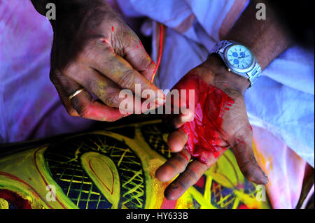 Antica arte, artform, artista asia attarente,,, corpo closeup, colore, colori, costume e cultura, danza, ballerino, diabolica, esotici, espressione faccia, fe Foto Stock