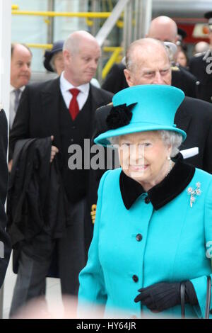 HM Queen Elizabeth & S.A.R. il Principe Filippo arriva a Sheffield Stazione ferroviaria 2 aprile 2015. Hanno visitato la città o il Royal Maundy cerimonia. Foto Stock