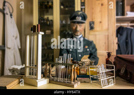 Medico del gabinetto all'Raversyde Atlantikwall / Atlantic Wall open-air museum a Raversijde, Fiandre Occidentali, Belgio Foto Stock