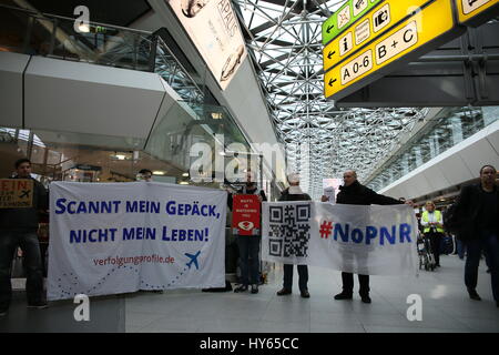 Berlinl, Germania, Marzo 28th, 2015: protesta contro il PNR ( passenger name record) sugli aeroporti. Foto Stock