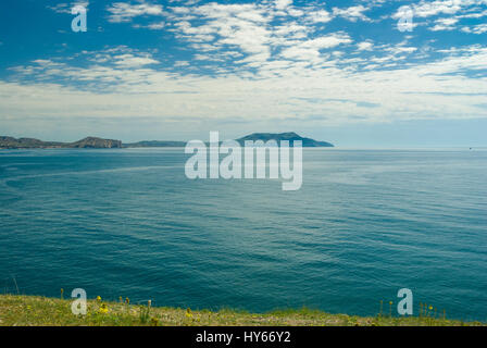 Paesaggio con vista da Noviy Svet resort a capo Meganom su un mare Nero riva orientale della penisola di Crimea Foto Stock