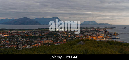 Vista serale oltre Bodø, Norvegia Foto Stock