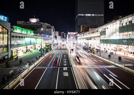 TOKYO , Giappone - 3 gennaio 2017 : Shinjuku, Tokyo, Giappone. Il 3 gennaio 2017 la vita di strada, sentieri di luce e i cartelloni in Shinjuku il Kabuki-cho di notte. Foto Stock