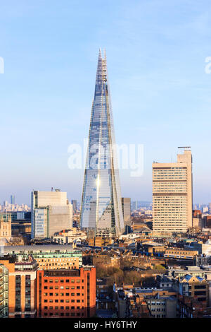 Vista su Southwark e la Shard dalla visualizzazione Galleria dell'edificio Blavatnik di Tate Modern, Bankside, London, Regno Unito Foto Stock