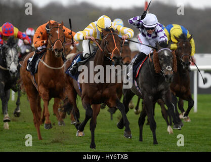 Boycie cavalcato da Tina Smith (centro) vince il Betway apprendista picchetti di Handicap durante il Betway Lincoln giorno a Doncaster Racecourse. Stampa foto di associazione. Picture Data: Sabato 1 Aprile 2017. Vedere la storia di PA RACING Doncaster. Foto di credito dovrebbe leggere: Anna Gowthorpe/PA FILO Foto Stock