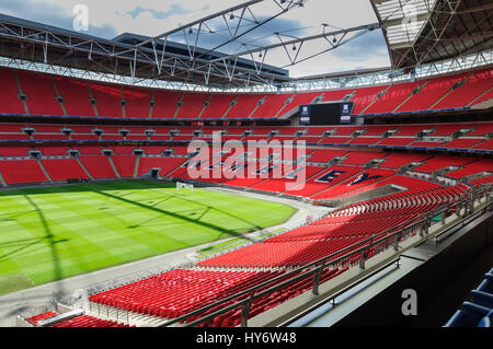 Lo stadio di Wembley sedi e panoramica del campo Foto Stock