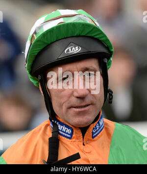 Jockey John Egan durante il Betway Lincoln giorno a Doncaster Racecourse. Stampa foto di associazione. Picture Data: Sabato 1 Aprile 2017. Vedere la storia di PA RACING Doncaster. Foto di credito dovrebbe leggere: Anna Gowthorpe/PA FILO Foto Stock