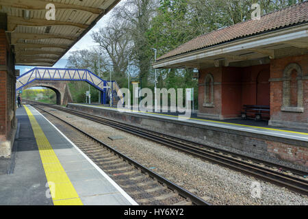 Mortimer stazione sul breve Basingstoke per linea di lettura. Il percorso è un importante collegamento tra i principali svincoli di Basingstoke e lettura. Foto Stock