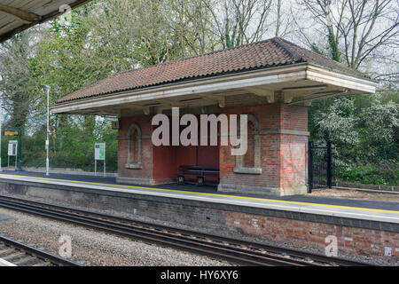 Mortimer stazione sul breve Basingstoke per linea di lettura. Il percorso è un importante collegamento tra i principali svincoli di Basingstoke e lettura. Foto Stock