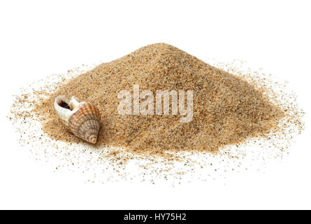 Cumulo di spiaggia di sabbia su sfondo bianco Foto Stock
