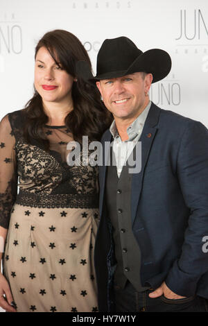 Ottawa, Canada. 1 Aprile, 2017. Aaron Pritchett sulla 2017 Juno Awards Gala Red Carpet Credito: Bobby Singh/Alamy Live News Foto Stock