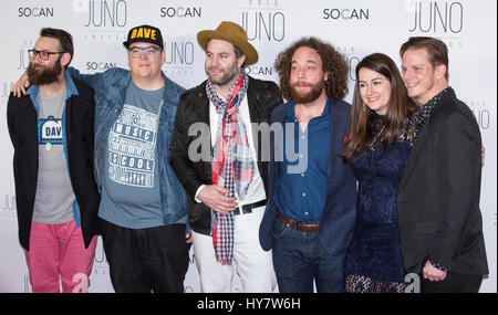 Ottawa, Canada. 1 Aprile, 2017. Il Strumbellas sul 2017 Juno Awards Gala Red Carpet Credito: Bobby Singh/Alamy Live News Foto Stock