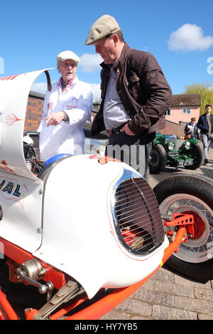 Bromyard Velocità Festival, Herefordshire, Regno Unito - Domenica 2 Aprile 2017 - Vintage e classic car show - gli appassionati di auto discutere 1937 Hillegass Ford Sprint speciale. Foto Steven Maggio / Alamy Live News Foto Stock