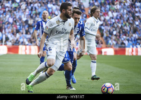 2 aprile 2017 - Madrid, Spagna - Nacho Fernandez (difensore; Real Madrid) in azione durante la Liga match tra il Real Madrid e Deportivo Alves a Santiago Bernabeu il 2 aprile 2017 a Madrid (credito Immagine: © Jack Abuin via ZUMA filo) Foto Stock