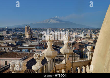 Figure del tetto, Chiesa della Badia Tu Sant'Agata, Etna Catania, Sicilia, Italia, Dachfiguren, Chiesa della Badia di Sant'Agata, Sizilien, Italien Foto Stock