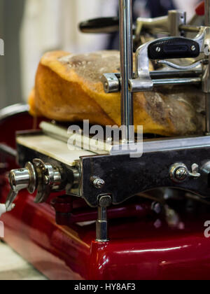 Si spegne e i produttori di salumi da re, prosciutto culatello e salumi, Re dei Salumi food festival a Parma, Italia, 1 - 3 Aprile 2017 Foto Stock