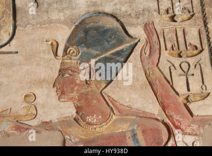 Dipinto di rilievo di Ramesse III nel suo tempio mortuario della Medinet Habu Foto Stock