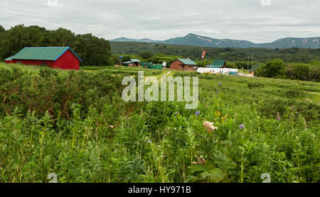 Sorgente del fiume Ozernaya Kurile sul lago. A sud la Kamchatka Nature Park. Foto Stock