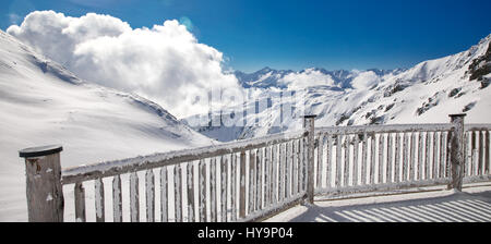Splendida vista alle Alpi austriache nella famosa Zillertal Arena ski resort, Austria. Foto Stock