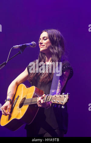 Londra, Regno Unito. 03 apr, 2017. Amy MacDonald che appaiono alla Royal Albert Hall di Londra il 04/03/2017 Credito: la foto di accesso/Alamy Live News Foto Stock