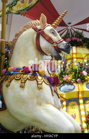 Macy's Carnevale Themed Flower Show di Herald Square, New York, Stati Uniti d'America Foto Stock