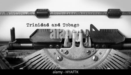 Iscrizione fatta dalla macchina da scrivere vintage, paese, Trinidad e Tobago Foto Stock