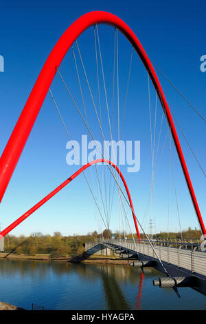 Doppelbogenbruecke von Stefan Polonyi ueber den Rhein-Herne-Kanal im Nordsternpark Gelsenkirchen, Ruhrgebiet, Renania settentrionale-Vestfalia Foto Stock