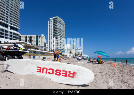 HALLANDALE Beach, Stati Uniti d'America - Mar 11, 2017: bagnino di salvataggio servizio a Hallandale Beach. Florida, Stati Uniti Foto Stock