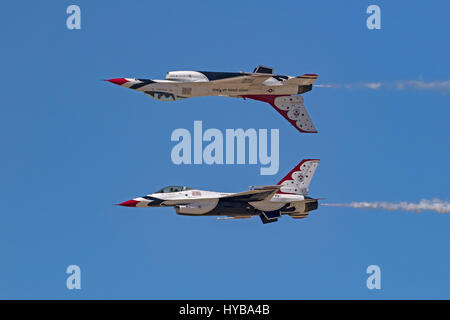 Aeroplano US Air Force Thunderbirds F-16 di aerei da caccia Foto Stock