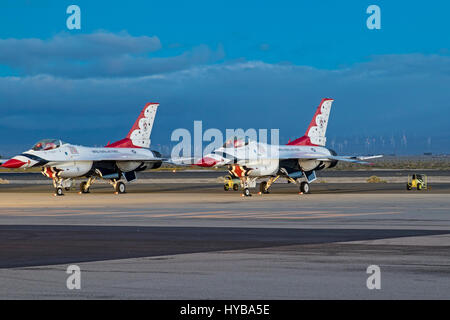 Aeroplano US Air Force Thunderbirds F-16 di aerei da caccia Foto Stock