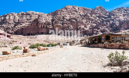 PETRA, GIORDANIA - Febbraio 21, 2012: mercato beduino sulla piazza centrale nell'antica città di Petra. Rock-cut town Petra fu fondata circa 312 BC come il tappo Foto Stock