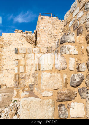 Viaggio in Medio Oriente paese Regno di Giordania - pareti interne del medievale castello di Kerak Foto Stock