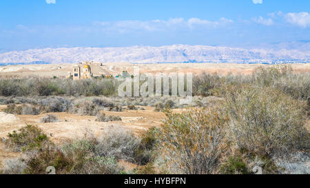 Viaggio in Medio Oriente paese Regno di Giordania - Chiesa greco-ortodossa di Giovanni Battista su Elia's Hill (Wadi Al Kharrar, Dillo ad Al-Kharrar) vicino a B Foto Stock