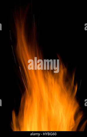 Foto di scintille calde live-brace ardente, scintilla di falò. Foto Stock