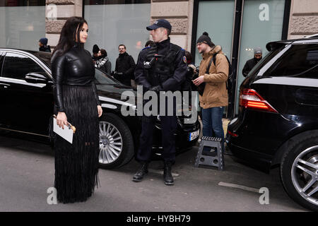 Pattuglia di polizia sulla settimana della moda di Parigi, Parigi, Francia Foto Stock