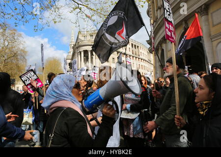 Difesa inglese League, mostrano il terrorismo non abbiamo paura di dimostrazione. Traffalgar Square, Londra. Regno Unito Foto Stock