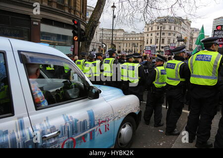 Difesa inglese League, mostrano il terrorismo non abbiamo paura di dimostrazione. Traffalgar Square, Londra. Regno Unito Foto Stock