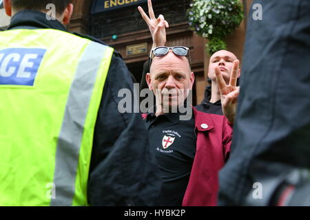 Difesa inglese League, mostrano il terrorismo non abbiamo paura di dimostrazione. Traffalgar Square, Londra. Regno Unito Foto Stock