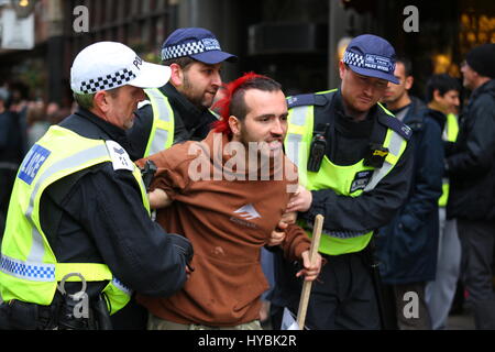 Difesa inglese League, mostrano il terrorismo non abbiamo paura di dimostrazione. Traffalgar Square, Londra. Regno Unito Foto Stock