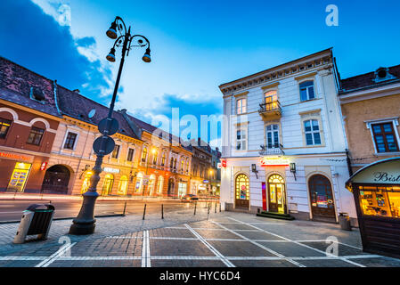 Brasov, Romania - 24 marzo 2017: brasov, Romania - medievale piazza principale, barocco attrazione turistica della Transilvania, Europa orientale. Foto Stock